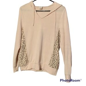 KAILEIGH ANIMAL PRINT HOODED SWEATSHIRT TOP- SIZE MEDIUM - TAN GRAY